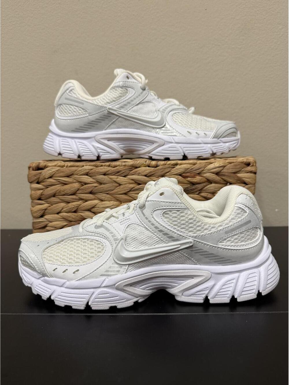 Size 7M/8.5 Women - Nike V5 RNR “White Metallic Silver”